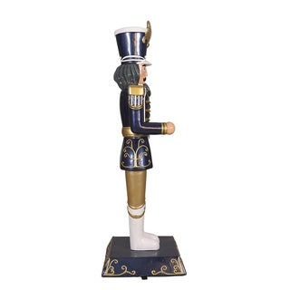 NUTCRACKER HOLDING A WREATH (BLUE)